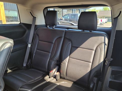 Used 2018 GMC Acadia Denali w/ Technology Package AWD/4WD image 16