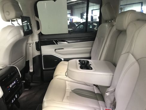 Used 2023 Jeep Wagoneer 2WD w/ Convenience Group I image 10