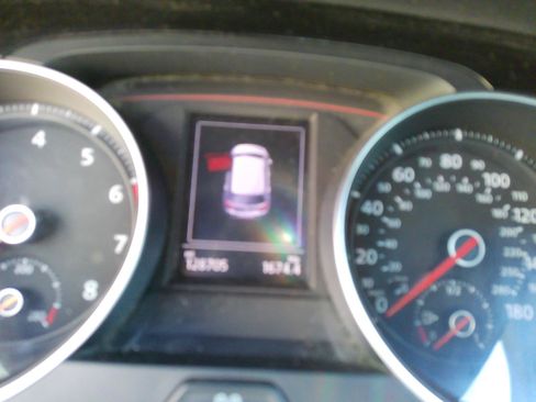 Used 2015 Volkswagen Golf 4-Door FWD image 19