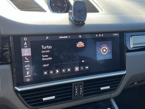 Used 2019 Porsche Cayenne image 25