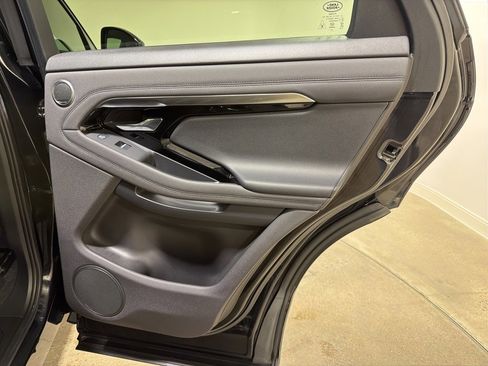 Used 2020 Land Rover Range Rover Evoque SE image 26