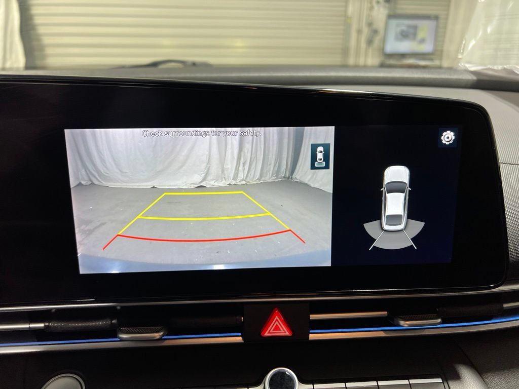 Used 2021 Hyundai Elantra Limited FWD image 31