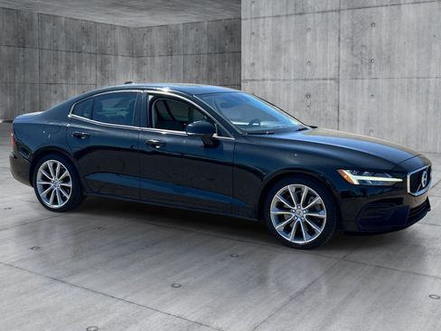 Used 2020 Volvo S60 T6 Momentum AWD/4WD image 7