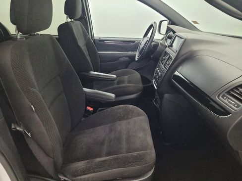 Used 2018 Dodge Grand Caravan SE FWD image 21