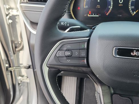 New 2025 Jeep Grand Cherokee L Limited image 16