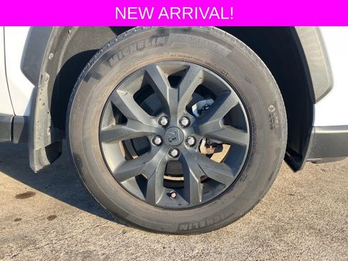 Used 2022 Toyota RAV4 LE image 9