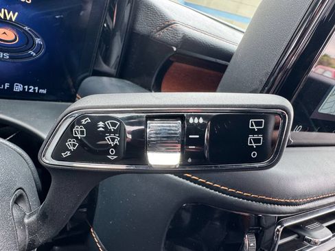 Used 2025 Lincoln Aviator Black Label AWD/4WD image 13
