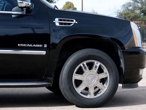 Used 2007 Cadillac Escalade 2WD w/ Information Package image 17