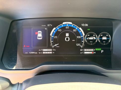 Used 2025 Toyota Sequoia Limited AWD/4WD image 13