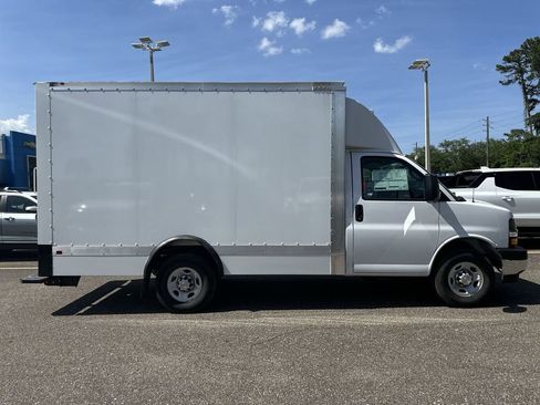 New 2025 Chevrolet Express 3500 Work Van w/ Power Convenience Package image 17