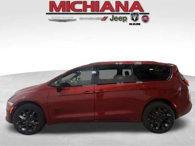 New 2027 Chrysler Pacifica Select AWD/4WD image 1