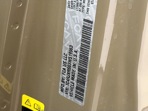 Used 2025 Jeep Wrangler Unlimited Rubicon 4xe image 12