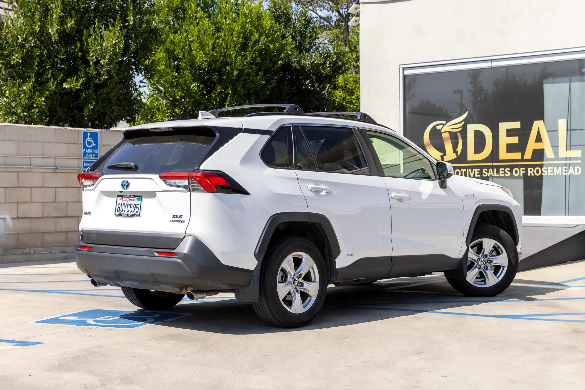 Used 2021 Toyota RAV4 XLE w/ XLE Grade Weather Package AWD/4WD image 13