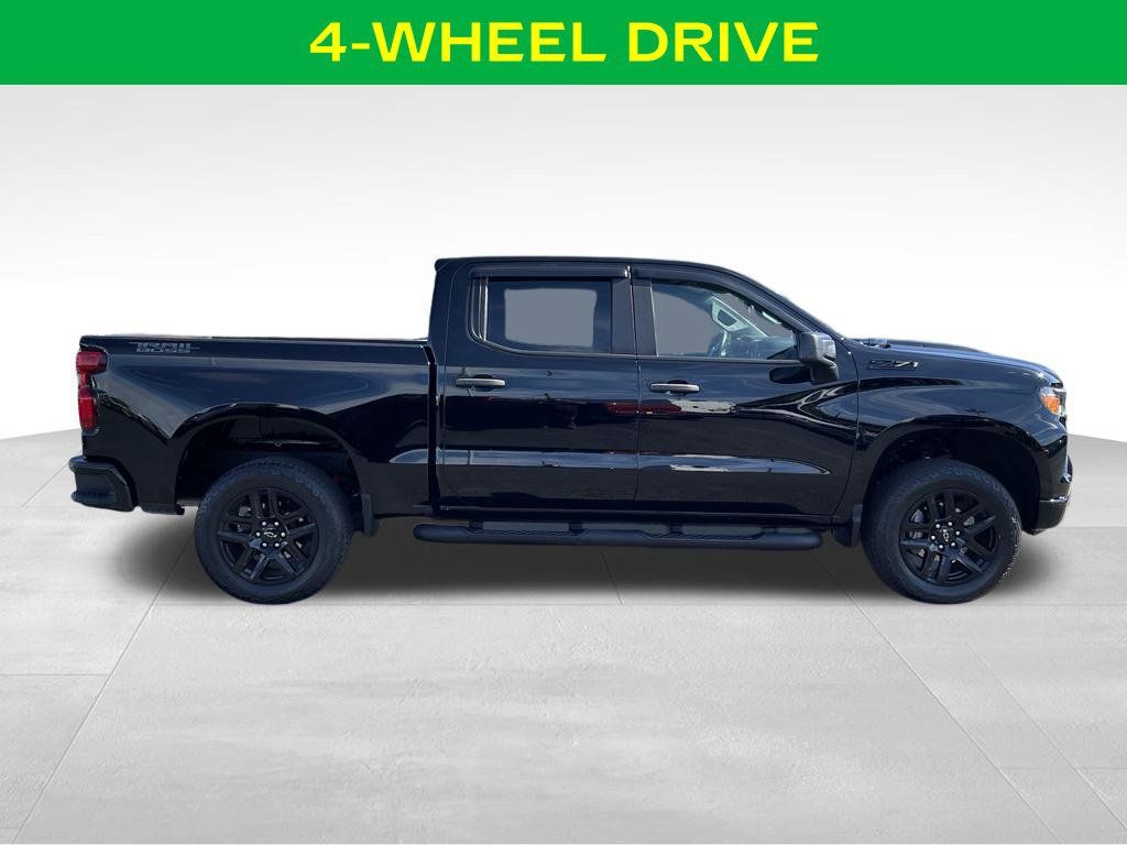 Used 2022 Chevrolet Silverado 1500 Custom Trail Boss w/ Midnight Edition AWD/4WD image 6
