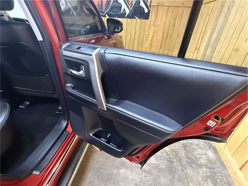 Used 2018 Toyota 4Runner Limited w/ Four Season Floor Mat Package image 18