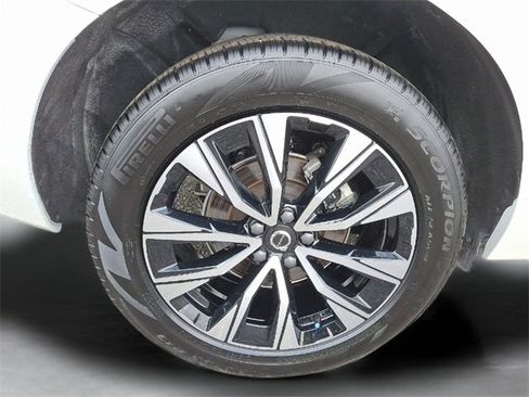 Certified 2025 Volvo XC60 B5 Plus image 7