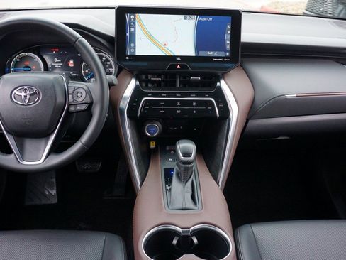 Used 2021 Toyota Venza Limited image 27