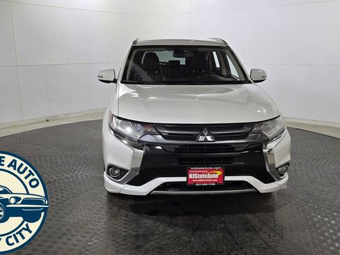 Used 2018 Mitsubishi Outlander SEL image 2