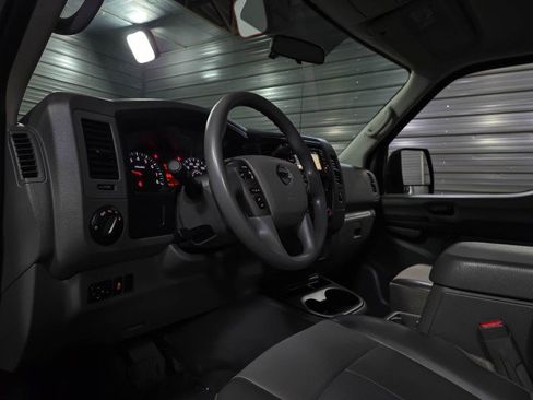 Used 2018 Nissan NV 3500 SV w/ Navigation Package RWD image 12