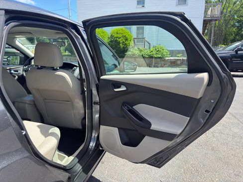 Used 2016 Ford Focus SE FWD image 17