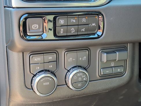 New 2026 GMC Yukon Elevation w/ Elevation Premium Package AWD/4WD image 19