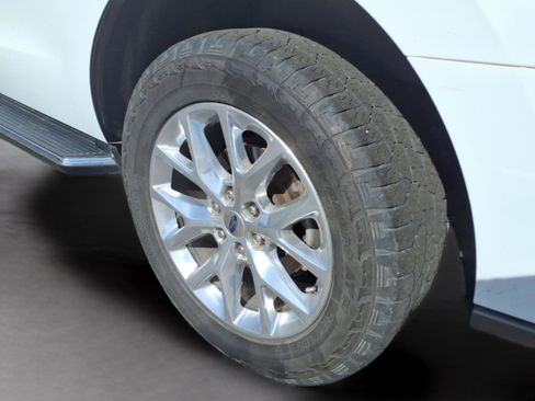 Used 2021 Ford Expedition XLT image 13