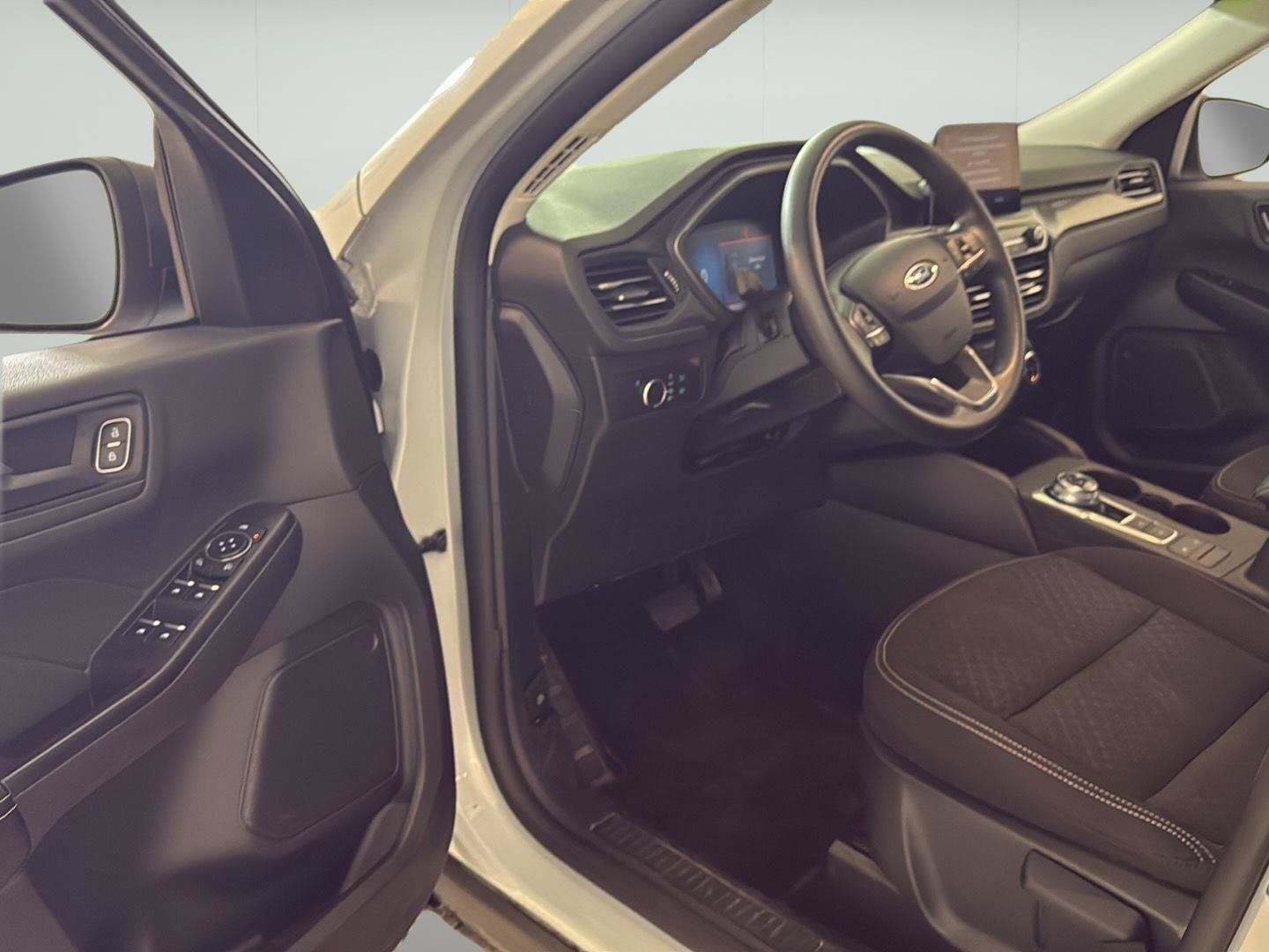 Used 2025 Ford Escape Active AWD/4WD image 7
