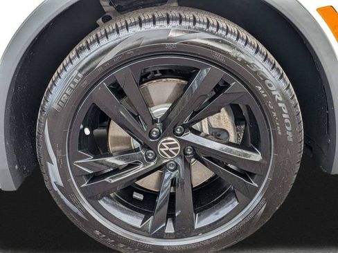 Certified 2023 Volkswagen Tiguan SE R-Line FWD image 11