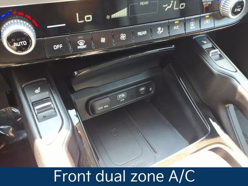 Used 2025 Kia Telluride S FWD image 6