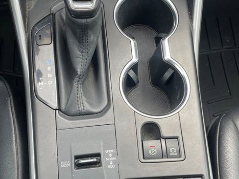 Used 2020 Toyota Highlander XLE FWD image 20