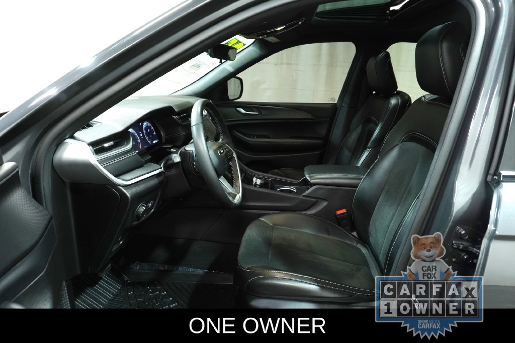 Used 2025 Jeep Grand Cherokee Altitude AWD/4WD image 2