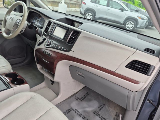 Used 2014 Toyota Sienna XLE FWD image 6