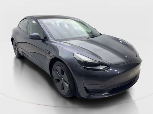 Used 2023 Tesla Model 3 Standard Range image 4