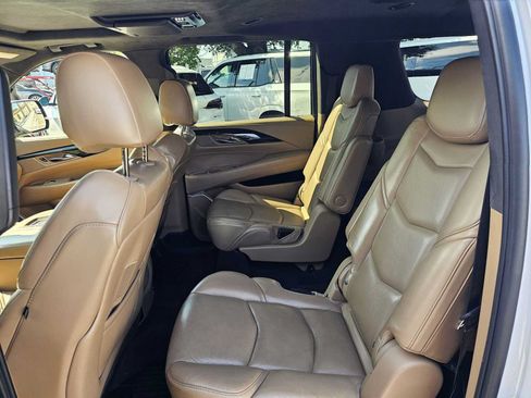 Used 2020 Cadillac Escalade ESV Platinum AWD/4WD image 18