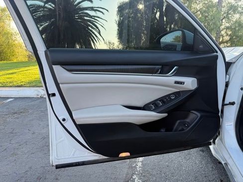 Used 2019 Honda Accord Touring image 7