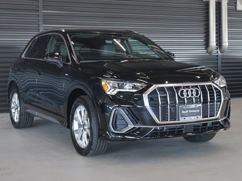Used 2023 Audi Q3 2.0T Premium w/ Convenience Package AWD/4WD image 12