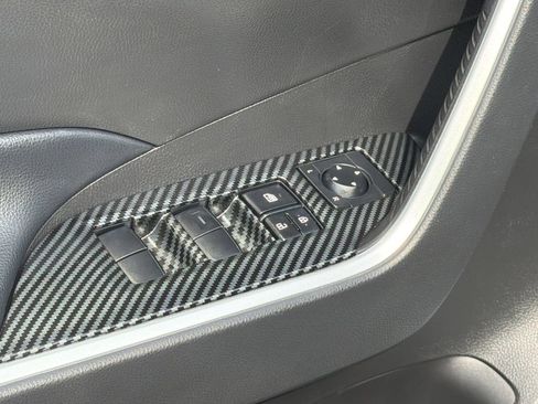Used 2022 Toyota RAV4 LE FWD image 16