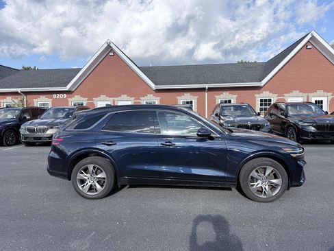 Used 2025 Genesis GV70 3.5T Sport AWD/4WD image 9