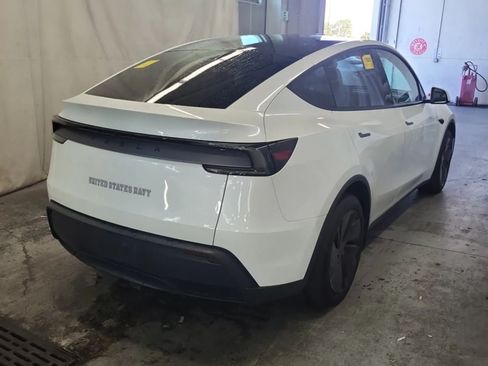 Used 2026 Tesla Model Y 2WD image 8