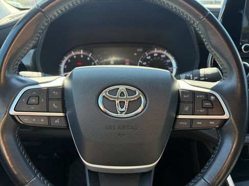Used 2023 Toyota Highlander LE FWD image 40