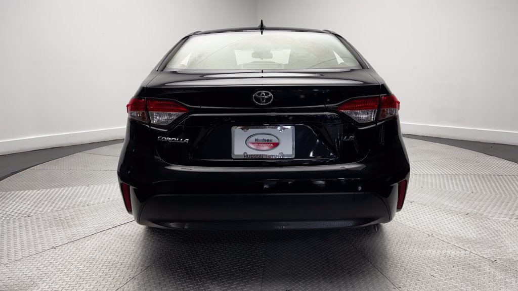 Used 2024 Toyota Corolla LE w/ LE Convenience Package FWD image 34