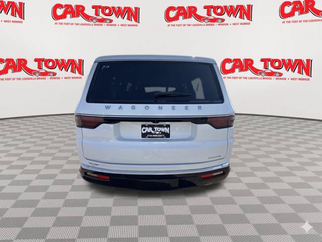 Used 2024 Jeep Wagoneer L Series III w/ Flexible Seating Group AWD/4WD image 16