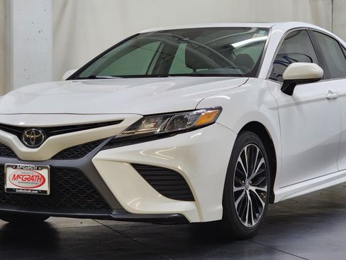 Used 2019 Toyota Camry SE FWD image 6