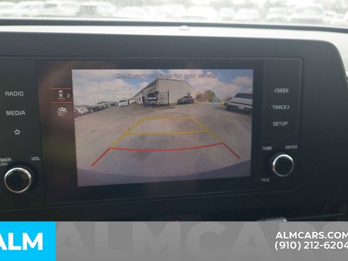 Used 2024 Kia Sportage LX image 8