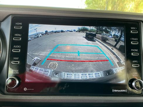 Used 2020 Toyota Tacoma TRD Sport w/ Technology Package image 29