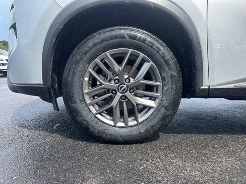 Used 2024 Nissan Rogue S AWD/4WD image 3