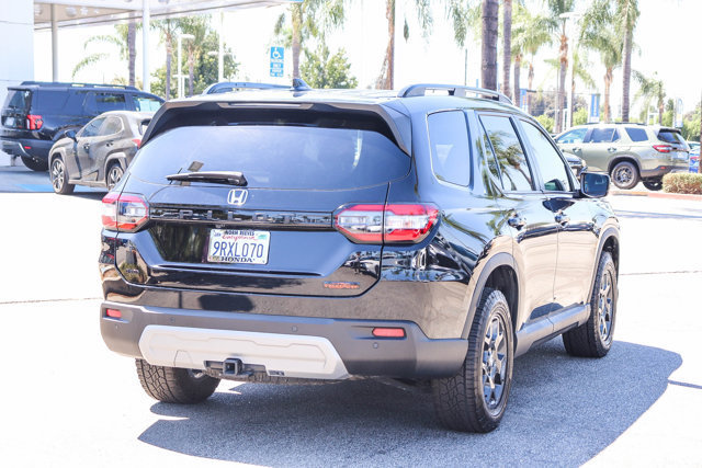 Used 2025 Honda Pilot TrailSport image 11