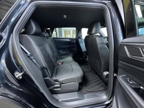 Used 2024 Volkswagen Atlas Cross Sport SE AWD/4WD image 22
