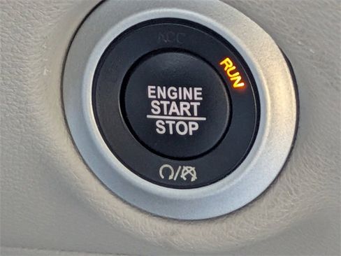 Used 2018 Chrysler Pacifica Touring Plus w/ Tire & Wheel Group image 31