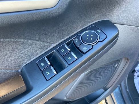 Used 2022 Ford Escape SEL image 17